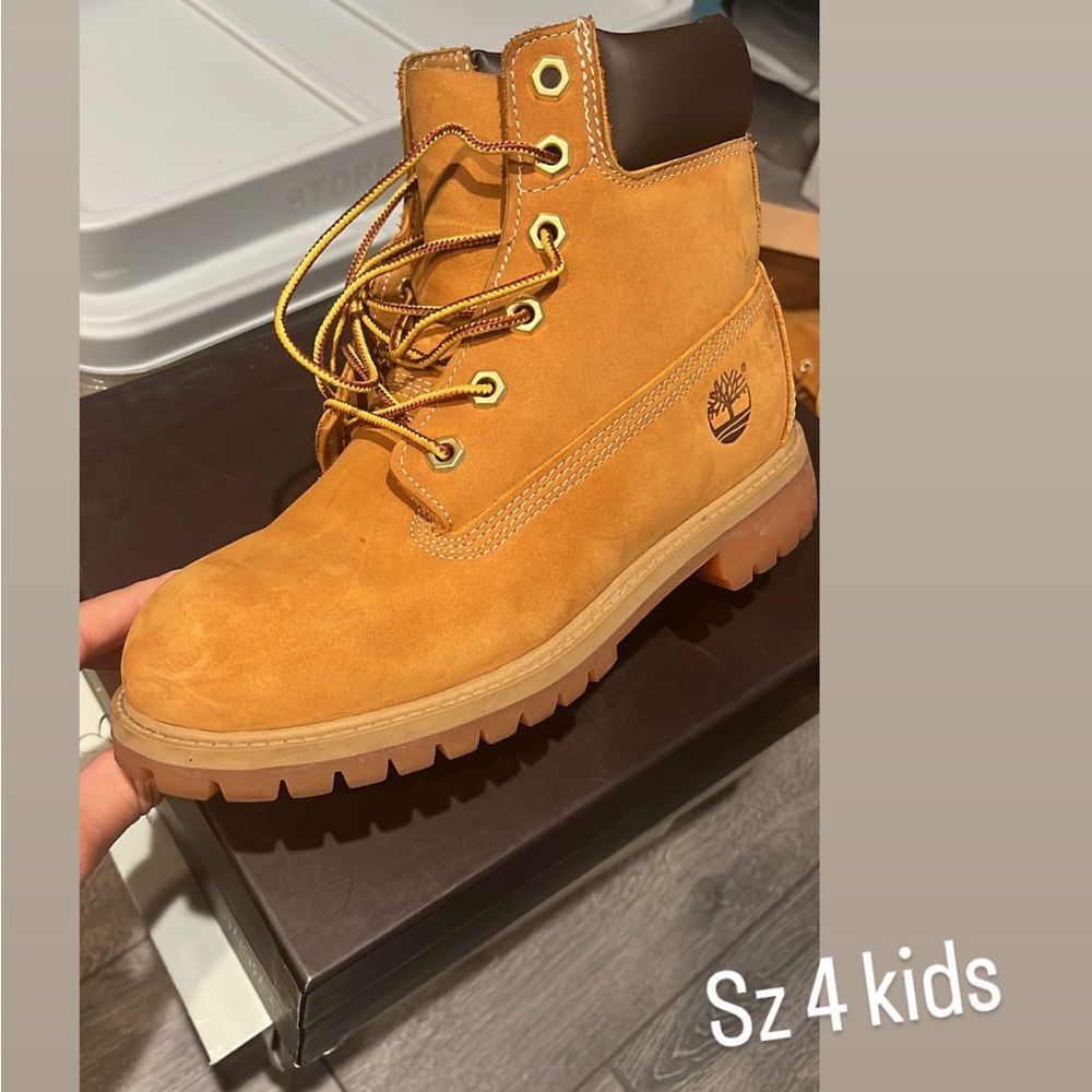 Timberland wheat children’s sz4 boot